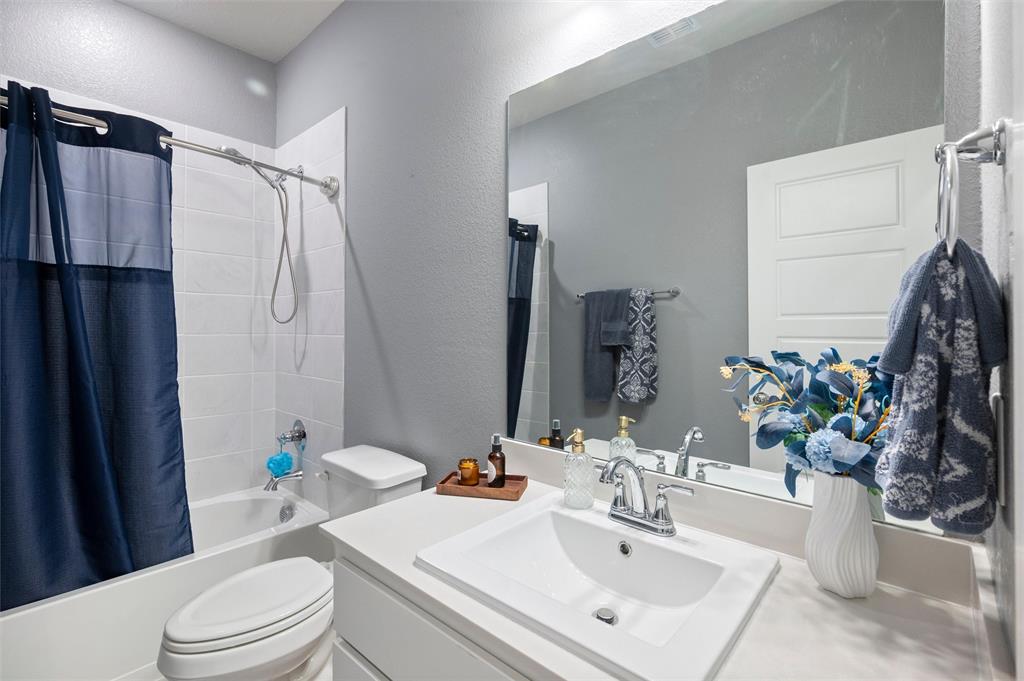 10533 Katalpa Drive Property Photo 7