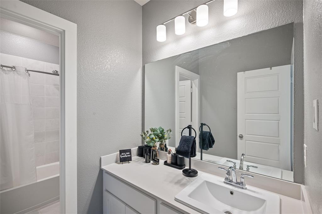 10533 Katalpa Drive Property Photo 27