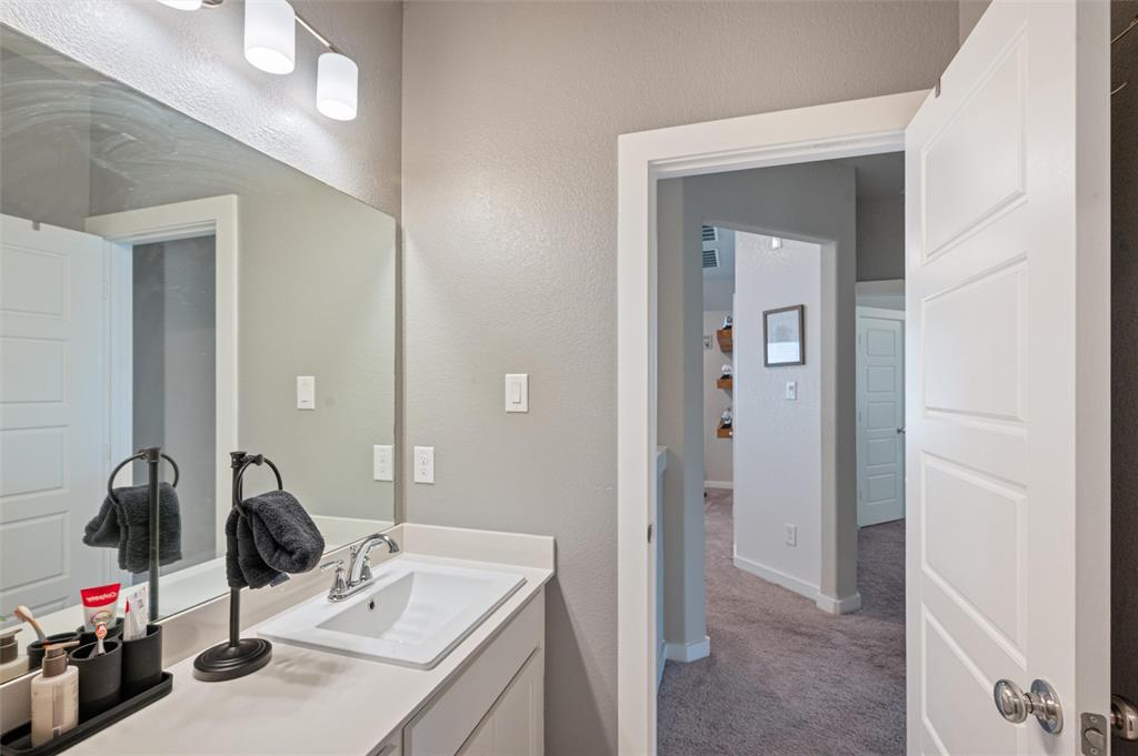 10533 Katalpa Drive Property Photo 28