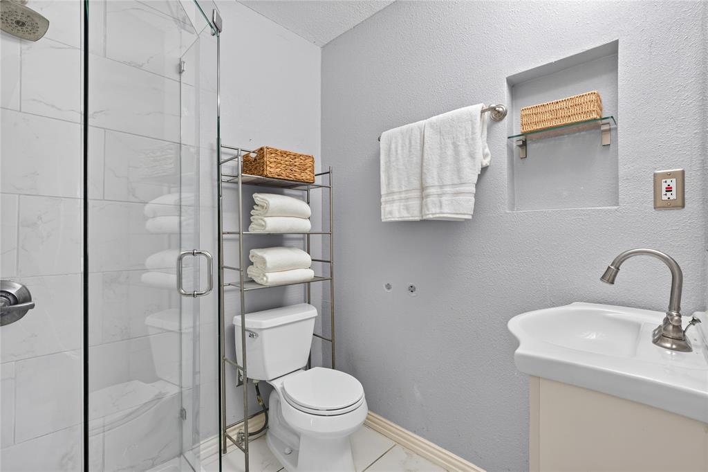 649 Peavy Road Property Photo 13