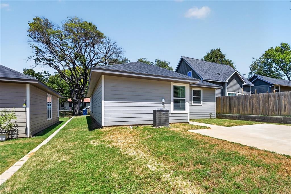 610 E Texas Street Property Photo 23