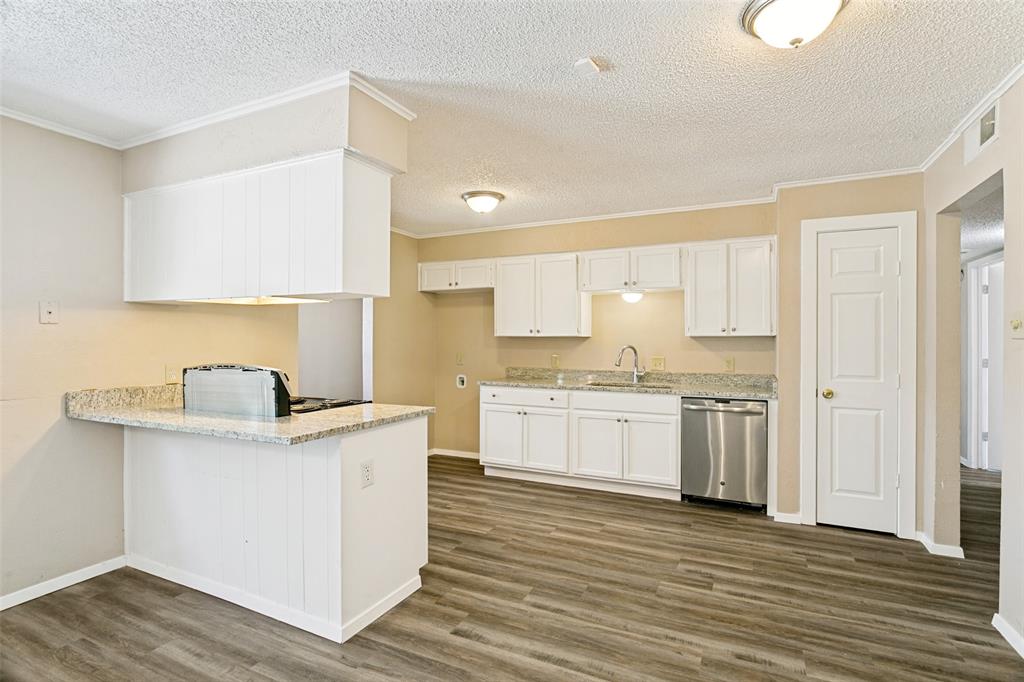 3008 Highgate Lane Property Photo 4