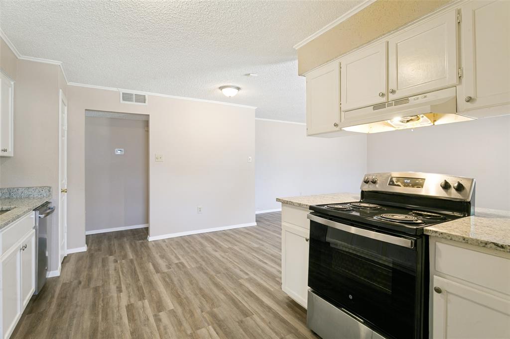 3008 Highgate Lane Property Photo 7