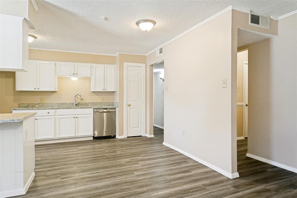 3008 Highgate Lane Property Photo 8