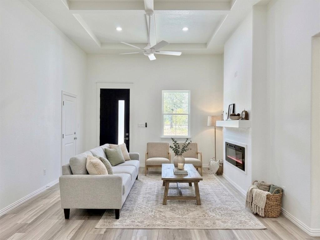 5555 Mercedes Circle Property Photo 3
