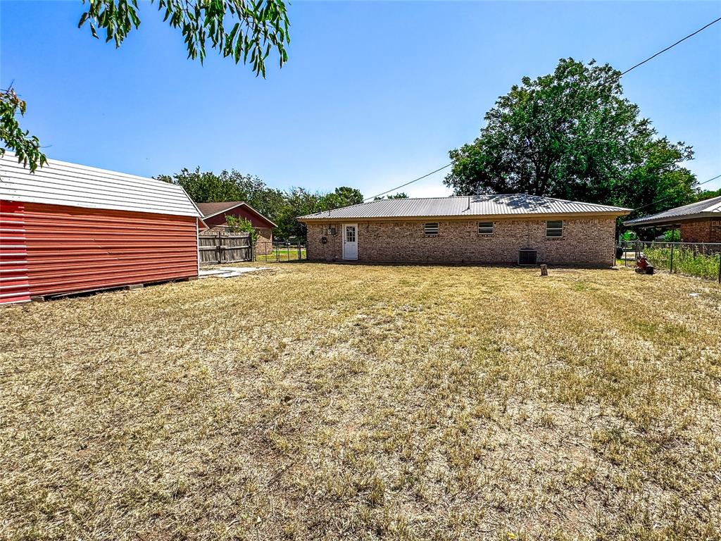 909 N Avenue K Property Photo 17