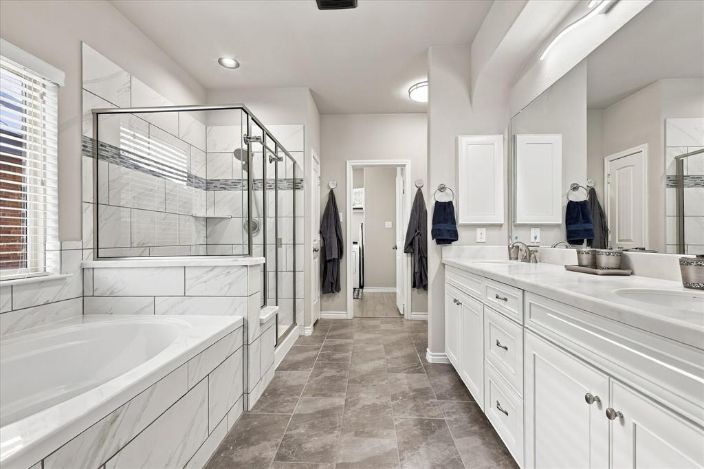 1001 Lake Cypress Lane Property Photo 17