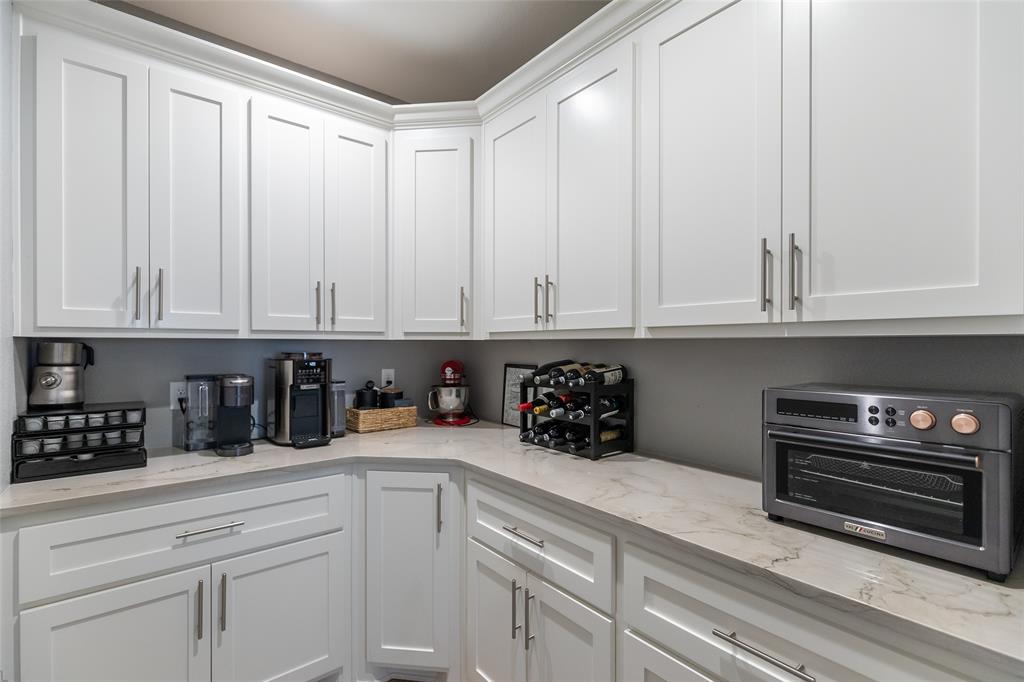 1749 Urban Avenue Property Photo 14
