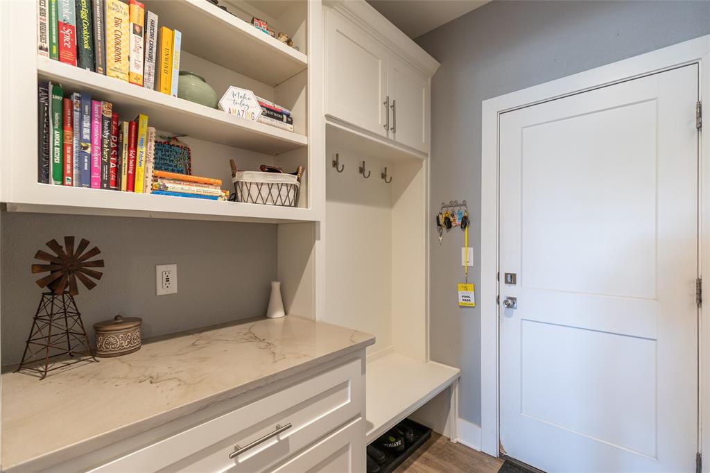 1749 Urban Avenue Property Photo 15