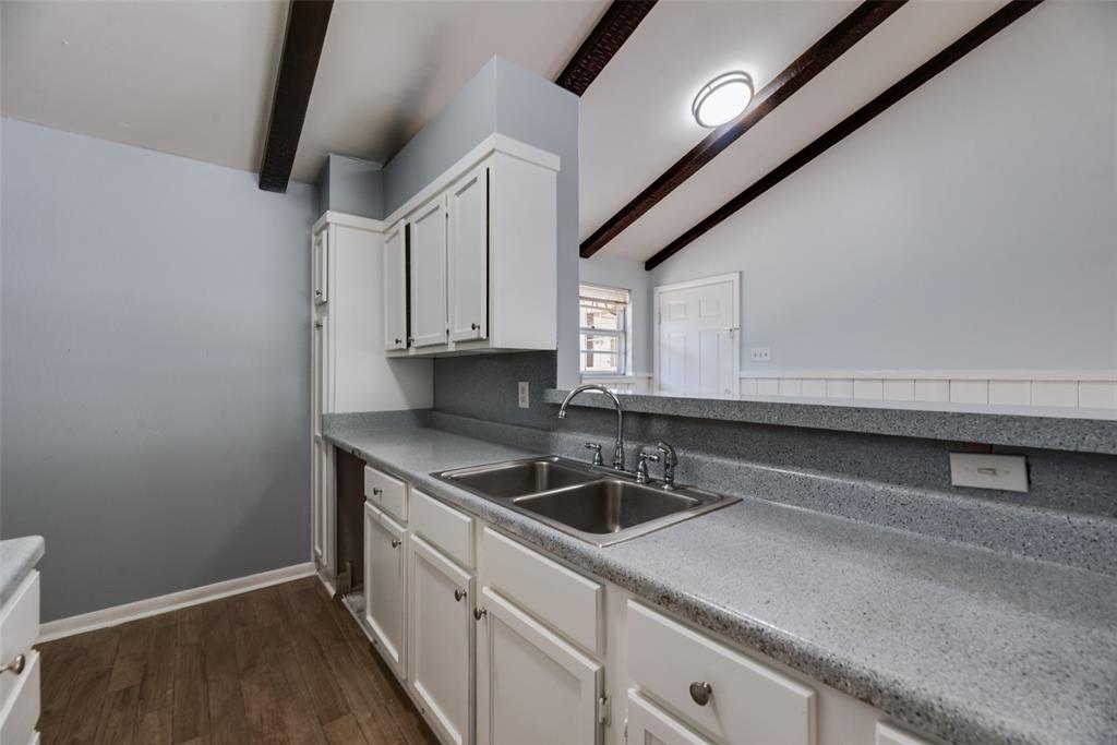 1716 Harris Street Property Photo 10