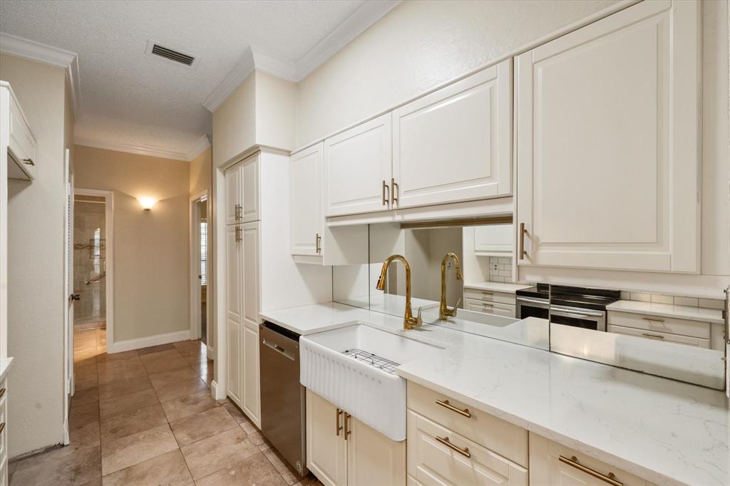 1206 Riverchase Lane 149 Property Photo 10