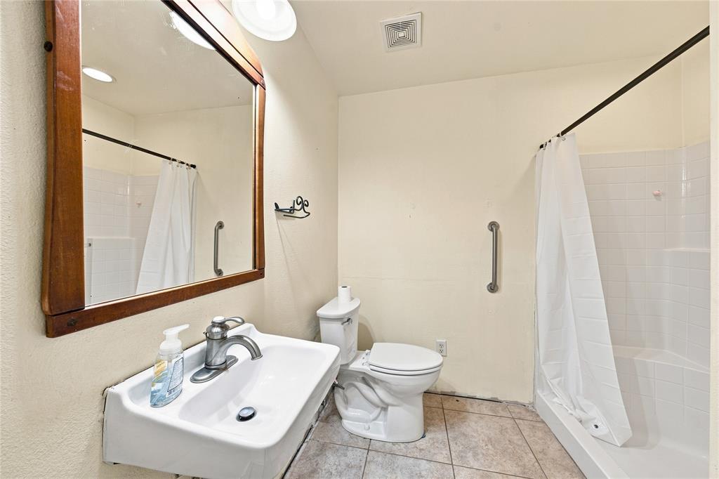 8418 County Road 3613 Property Photo 10