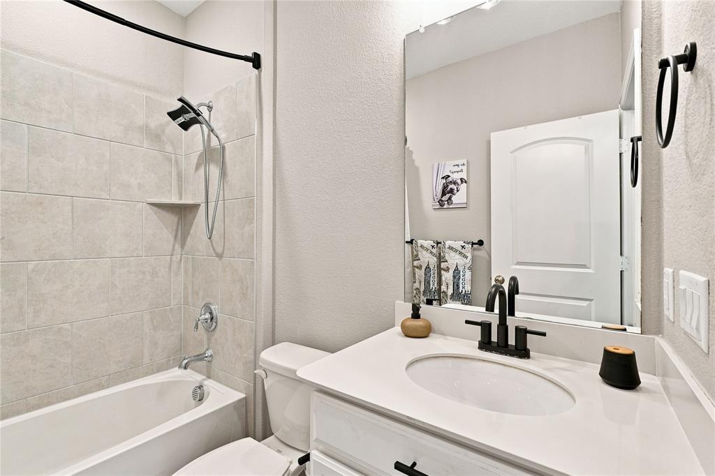 703 Liner Lane Property Photo 6