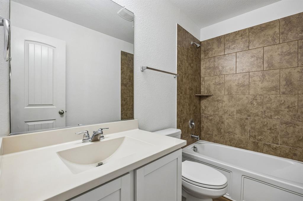 2938 Montrose Trail Property Photo 4