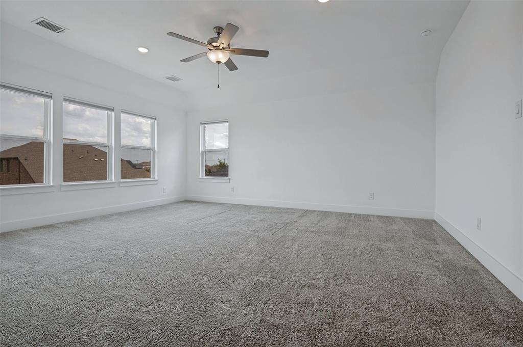 915 Crossvine Drive Property Photo 3