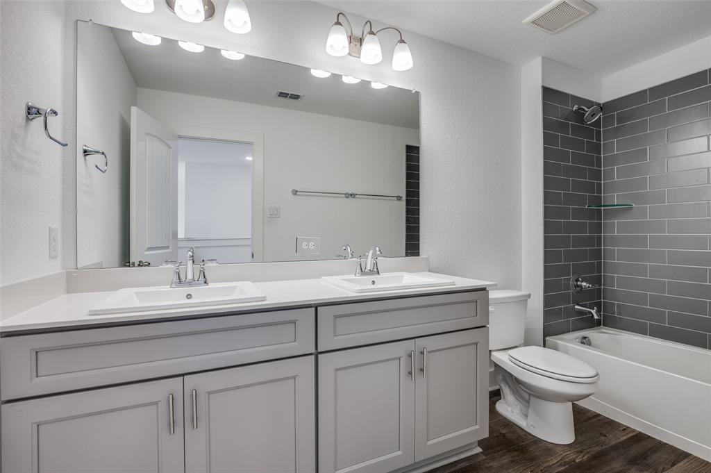 915 Crossvine Drive Property Photo 8