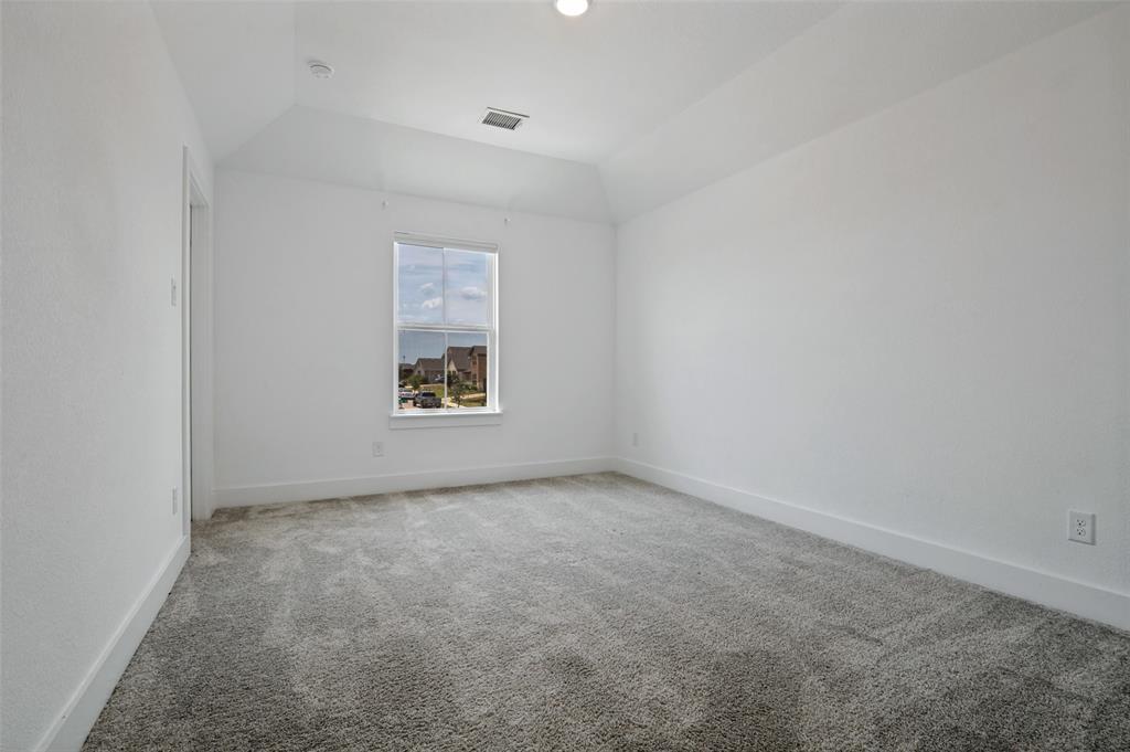 915 Crossvine Drive Property Photo 9