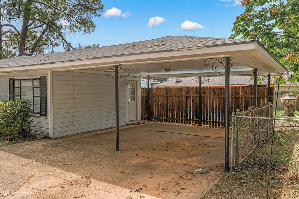 2704 E Cavett Drive Property Photo 24