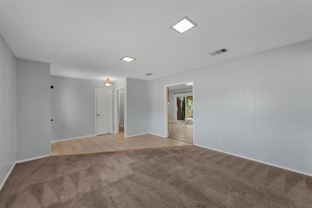 8817 Oakdale Drive Property Photo 8