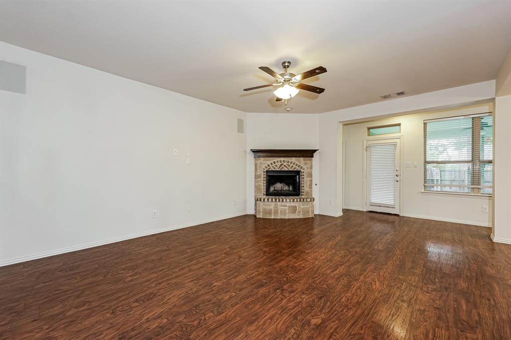 5305 Grove Cove Drive Property Photo 5