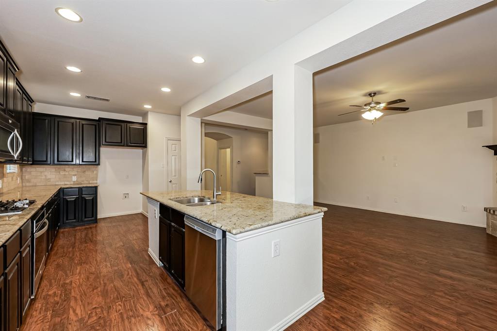 5305 Grove Cove Drive Property Photo 14