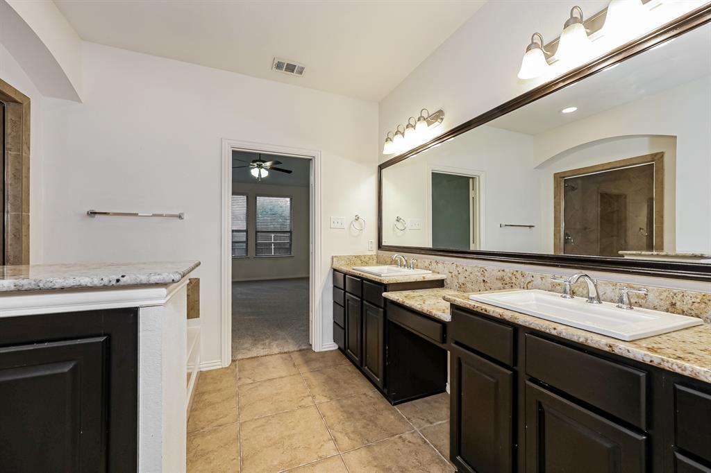 5305 Grove Cove Drive Property Photo 23