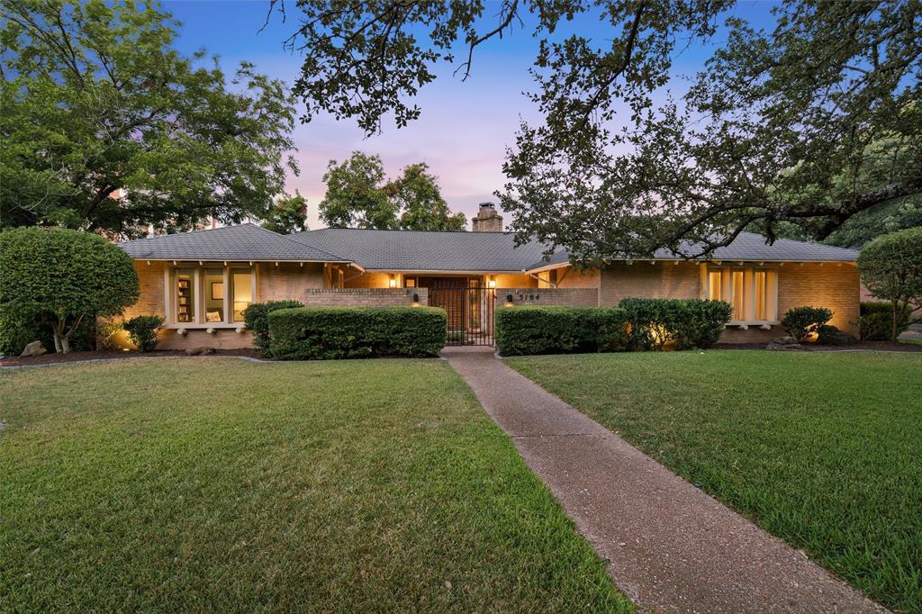 5104 Lake Jackson Drive Property Photo 1