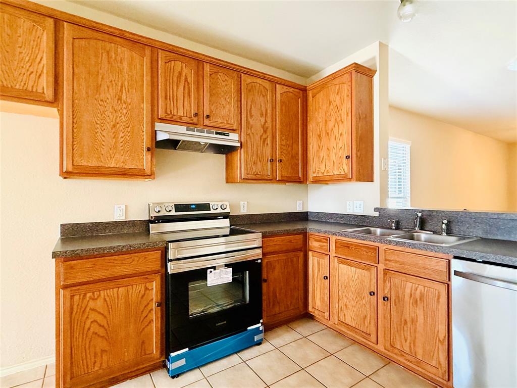 1645 Cambridge Drive Property Photo 5