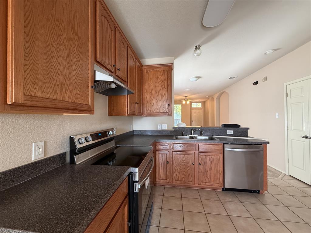 1645 Cambridge Drive Property Photo 7