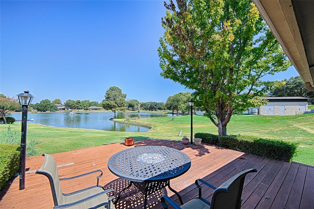 19 Country Lake Drive Property Photo 1