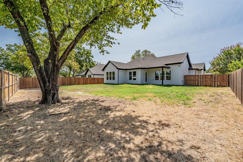 305 Hobbs Avenue Property Photo 4