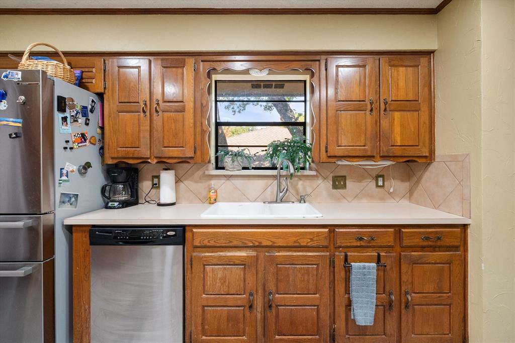 6110 Amicable Drive Property Photo 10