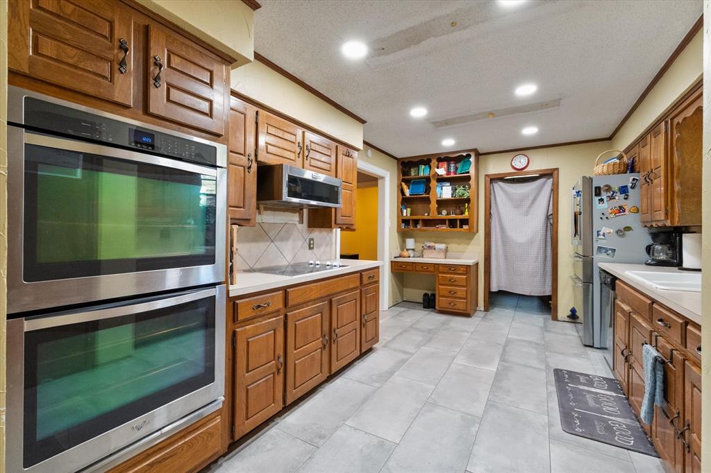 6110 Amicable Drive Property Photo 11