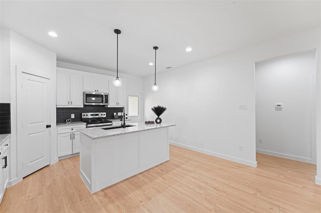 2723 Lagow Street Property Photo 7