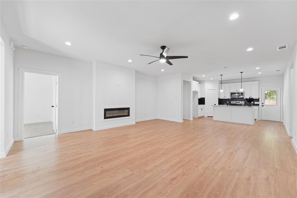 2723 Lagow Street Property Photo 8
