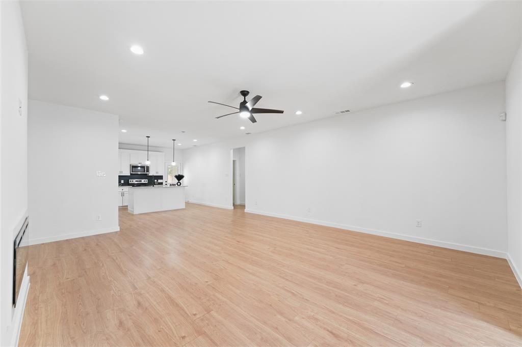 2723 Lagow Street Property Photo 9