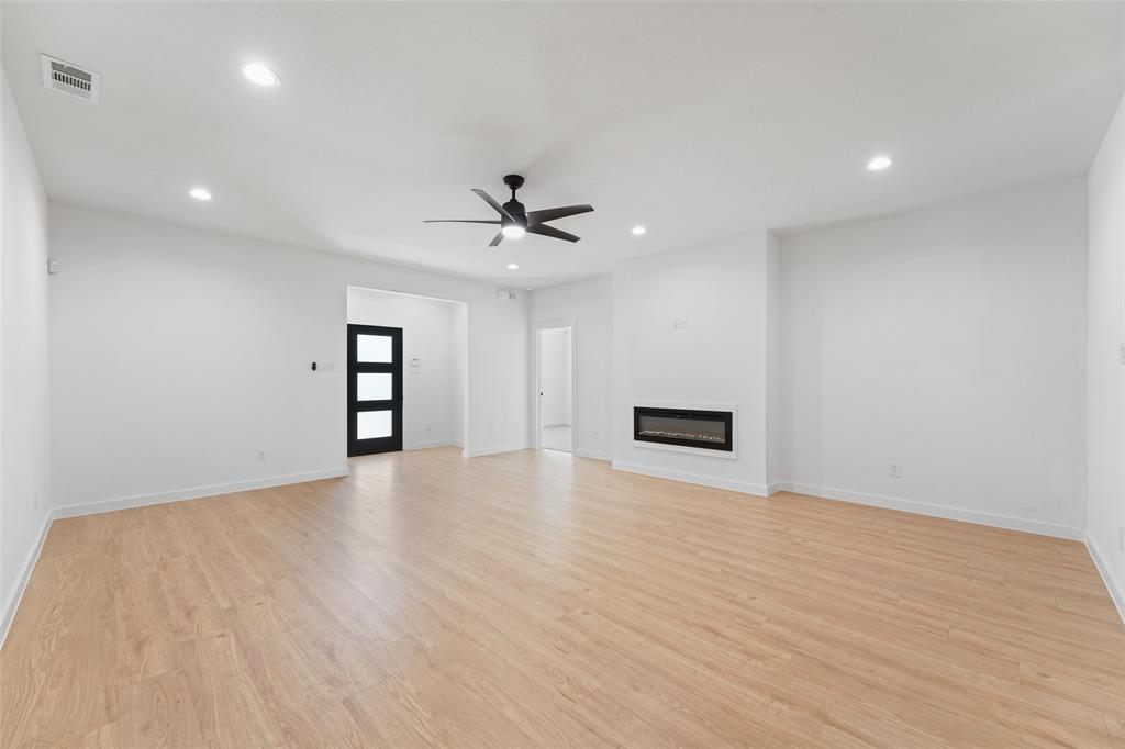 2723 Lagow Street Property Photo 11