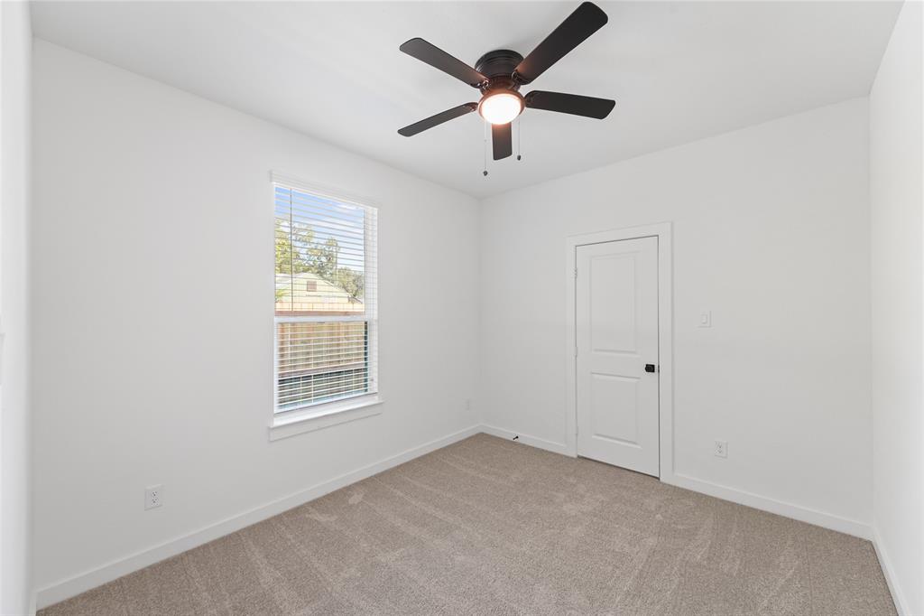 2723 Lagow Street Property Photo 20