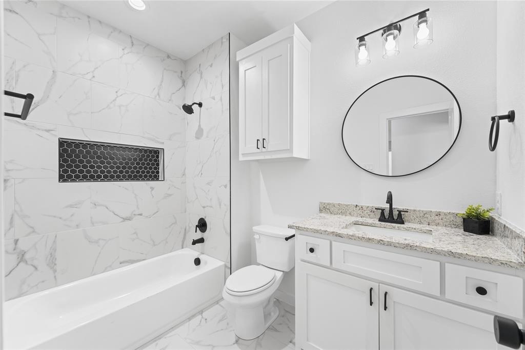 2723 Lagow Street Property Photo 24