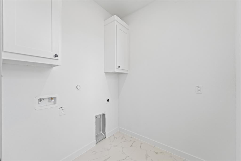 2723 Lagow Street Property Photo 27