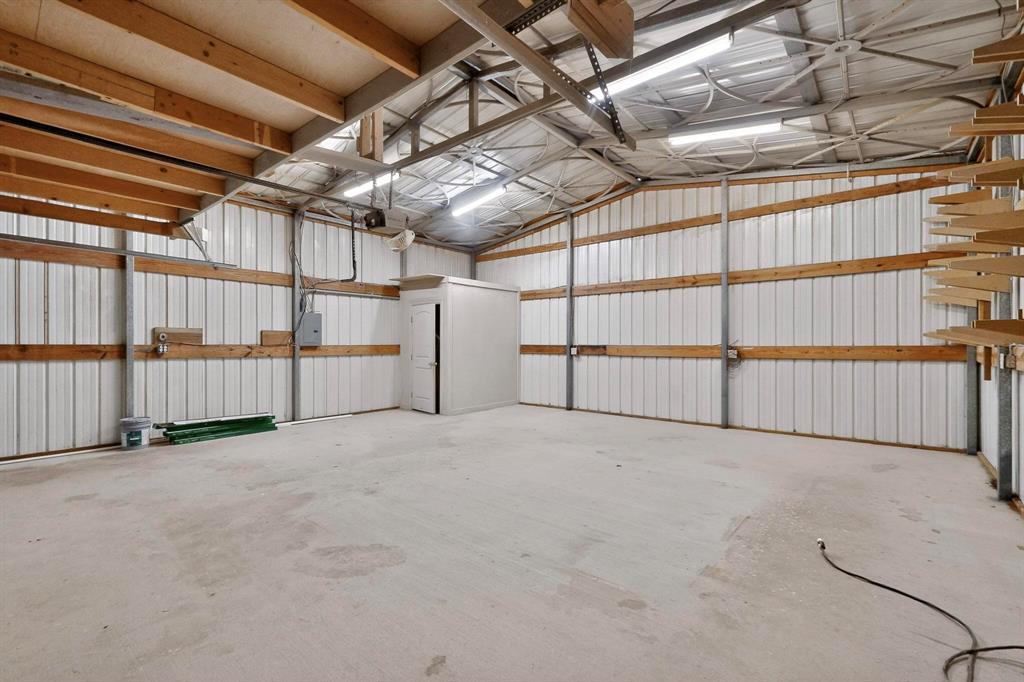 6553 Private Road 2270 Property Photo 6