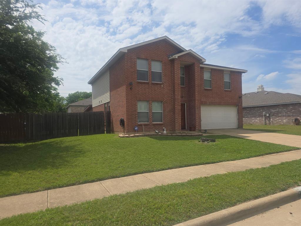 3813 Summer Hill Drive Property Photo 2