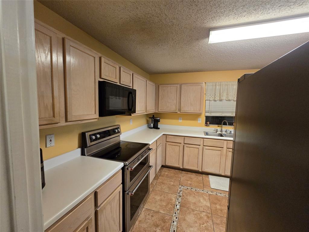 3813 Summer Hill Drive Property Photo 6
