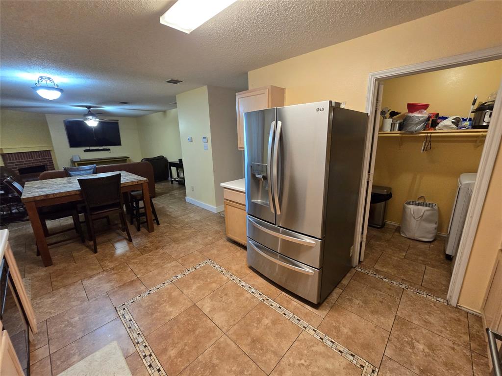 3813 Summer Hill Drive Property Photo 7