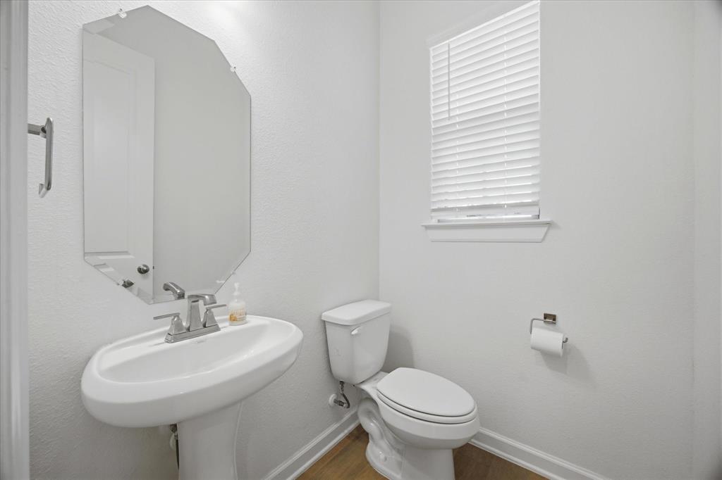 1815 Navarre Way Property Photo 9