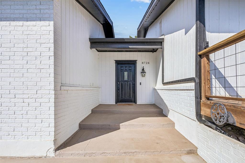8724 Overland Drive Property Photo 4