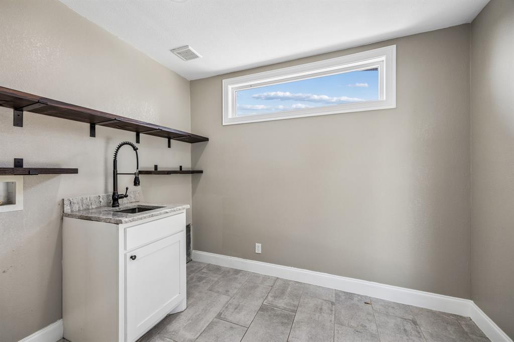 8724 Overland Drive Property Photo 27