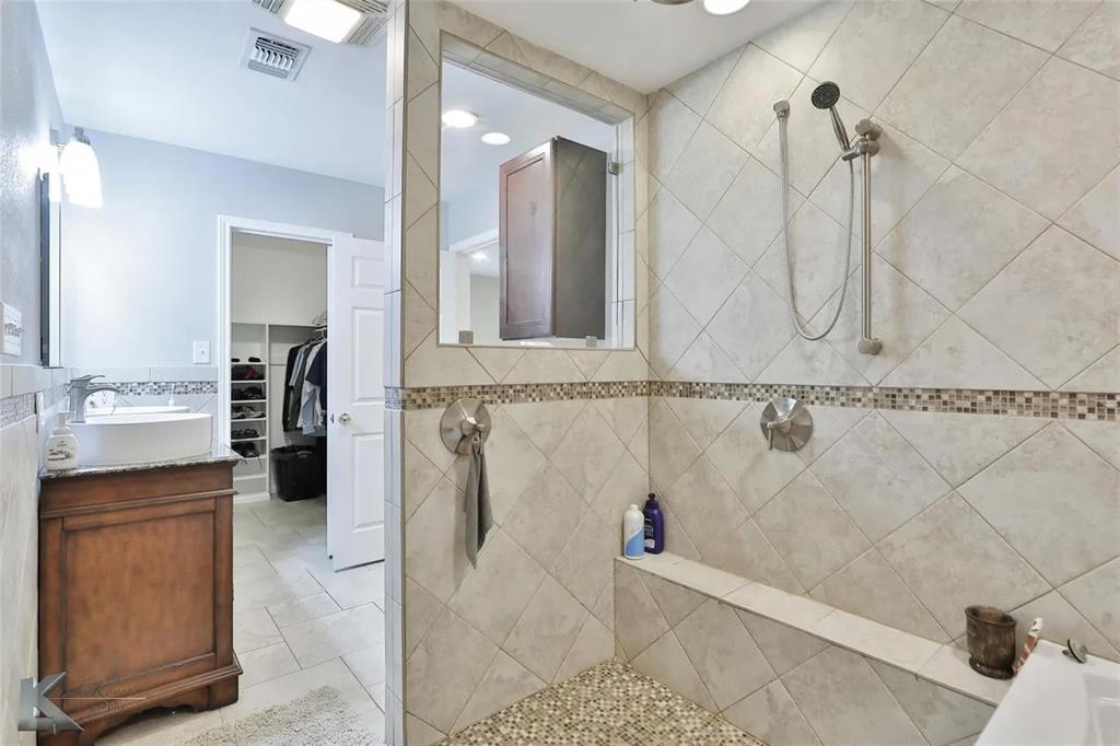 718 Green Valley Drive Property Photo 15