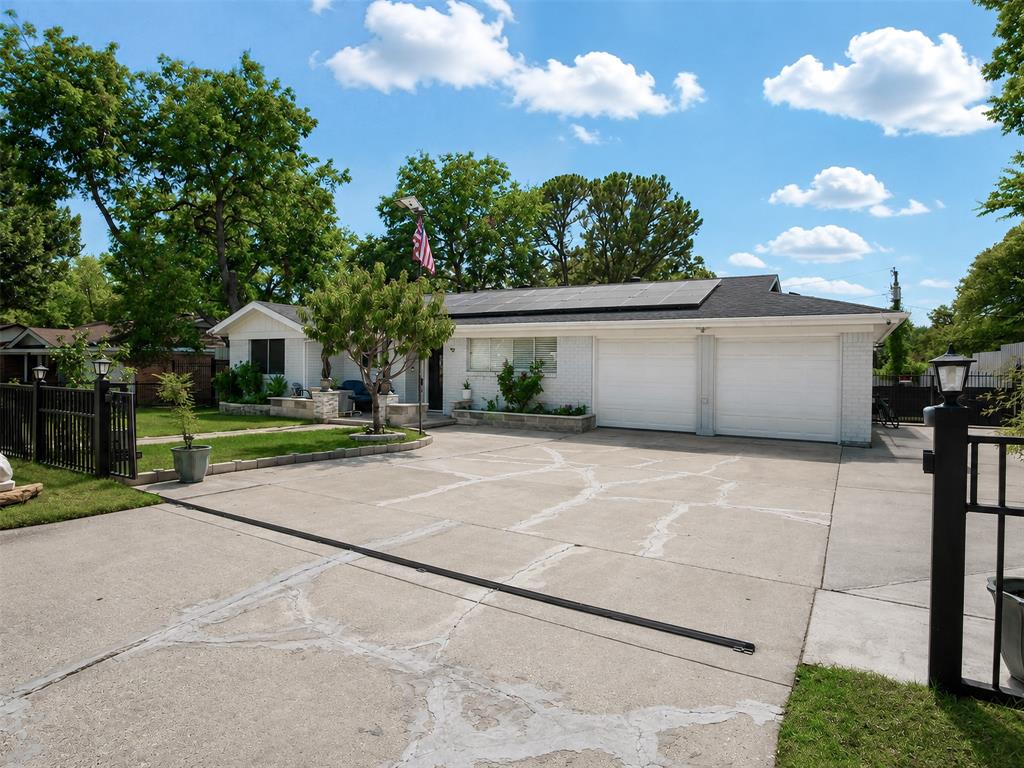 500 Oakwood Drive Property Photo 1