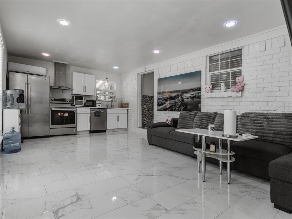 500 Oakwood Drive Property Photo 10